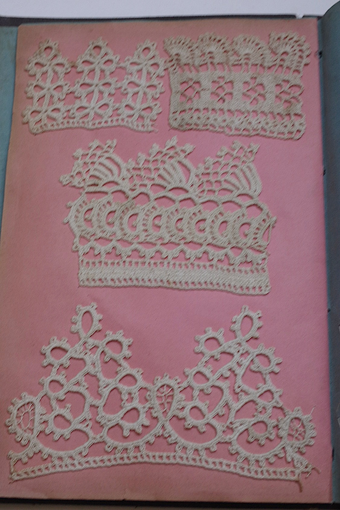 Antique lace dentelle ancienne sample book