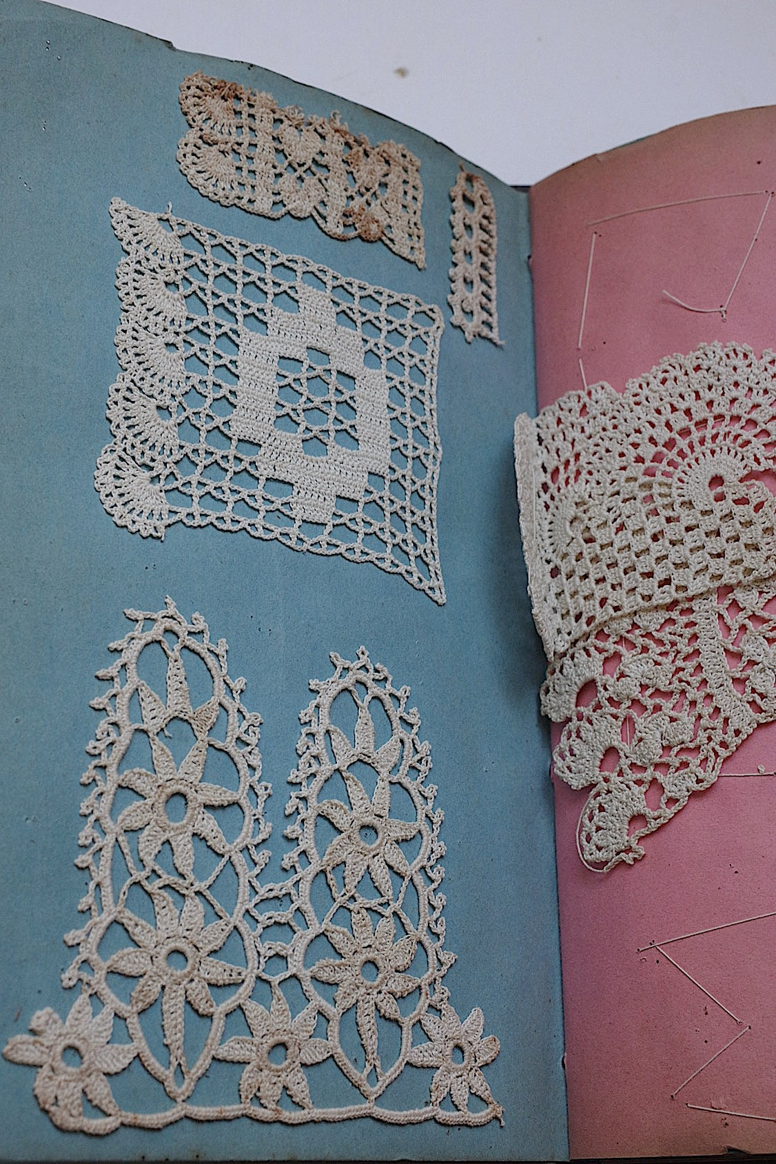 Antique lace dentelle ancienne sample book