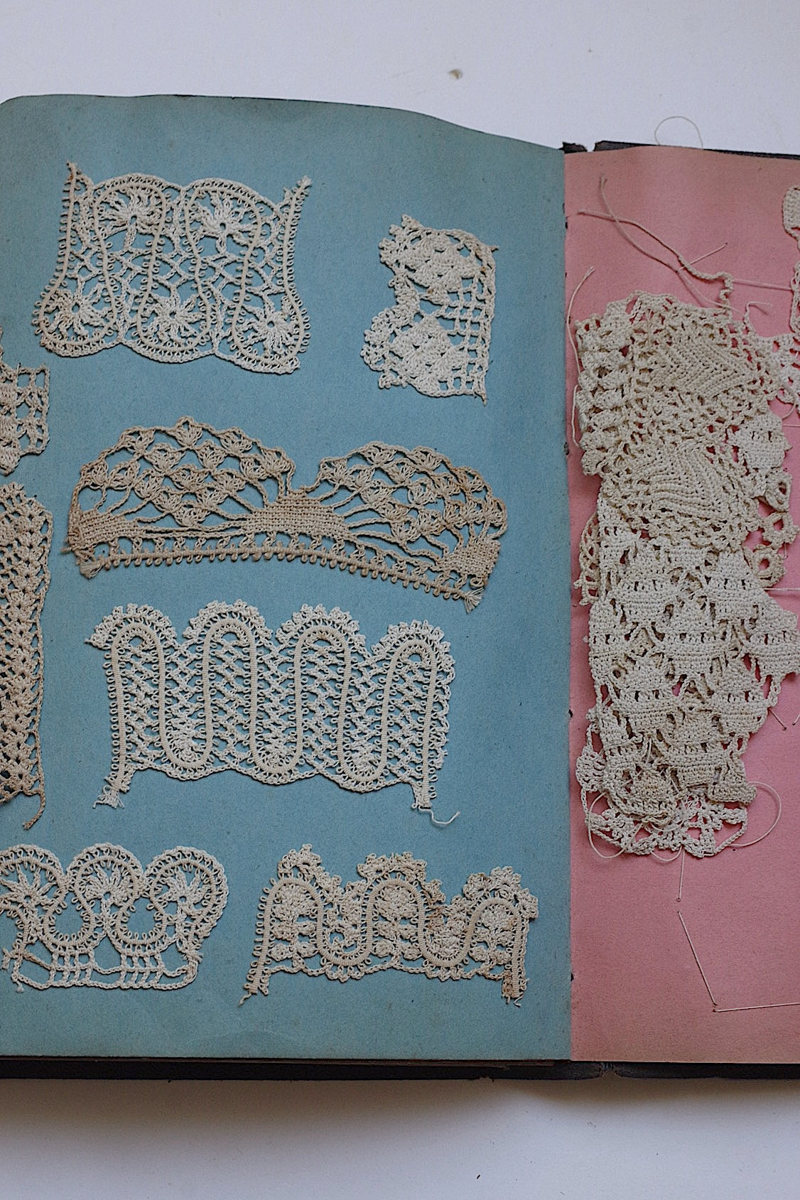 Antique lace dentelle ancienne sample book