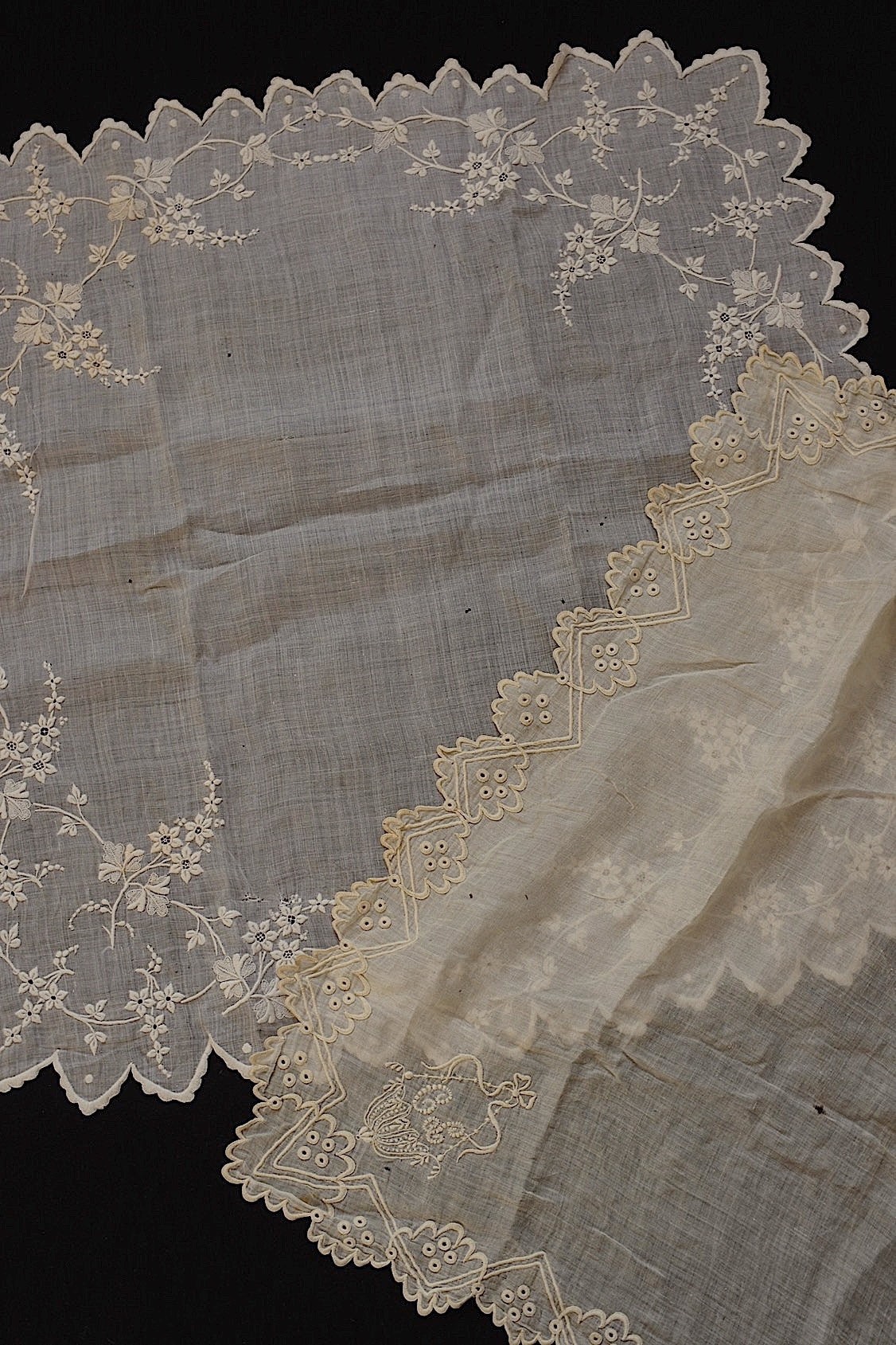 アンティークレース　dentelle ancienne 刺繍ハンカチ　素材、観賞用