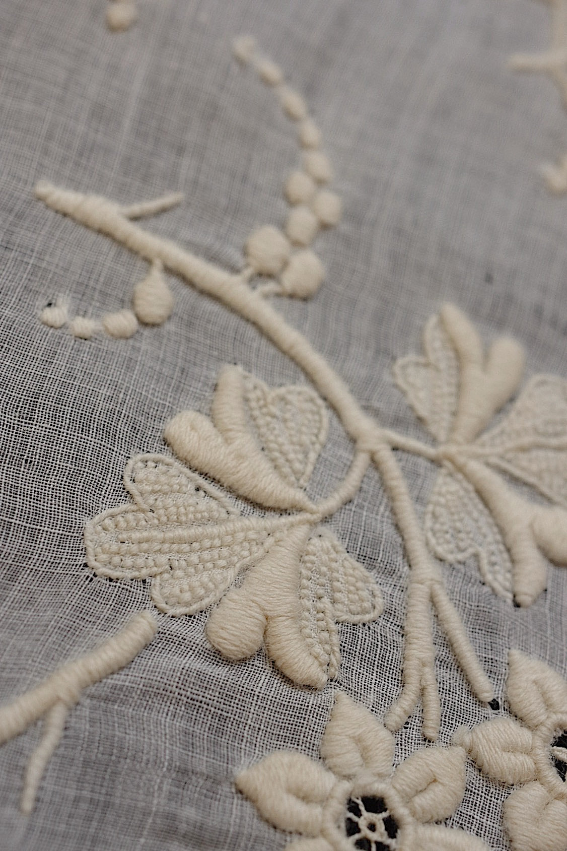 アンティークレース　dentelle ancienne 刺繍ハンカチ　素材、観賞用