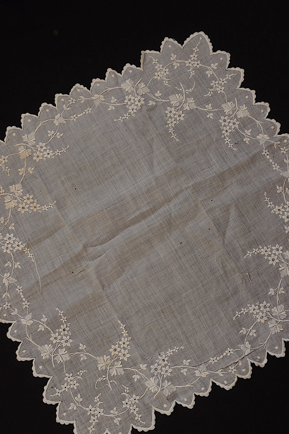 アンティークレース　dentelle ancienne 刺繍ハンカチ　素材、観賞用