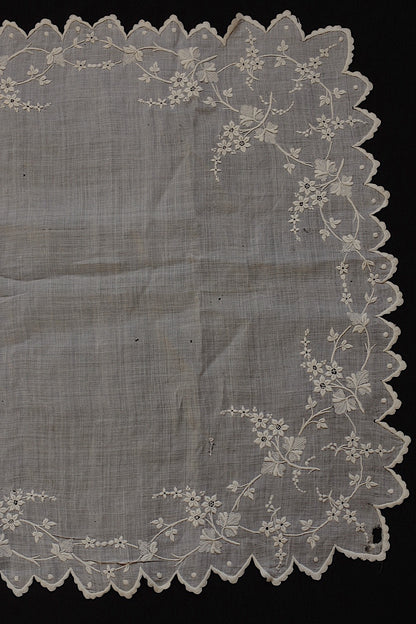 アンティークレース　dentelle ancienne 刺繍ハンカチ　素材、観賞用