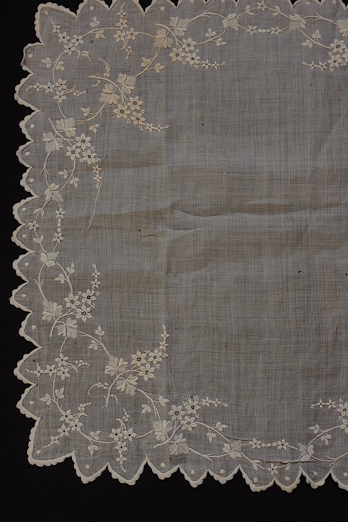 アンティークレース　dentelle ancienne 刺繍ハンカチ　素材、観賞用