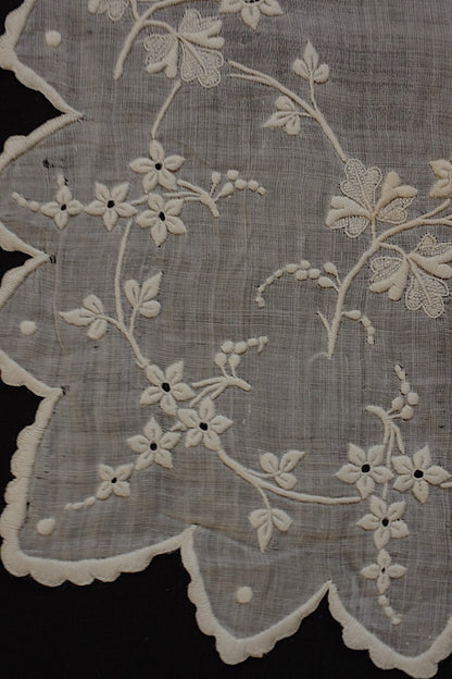 アンティークレース　dentelle ancienne 刺繍ハンカチ　素材、観賞用