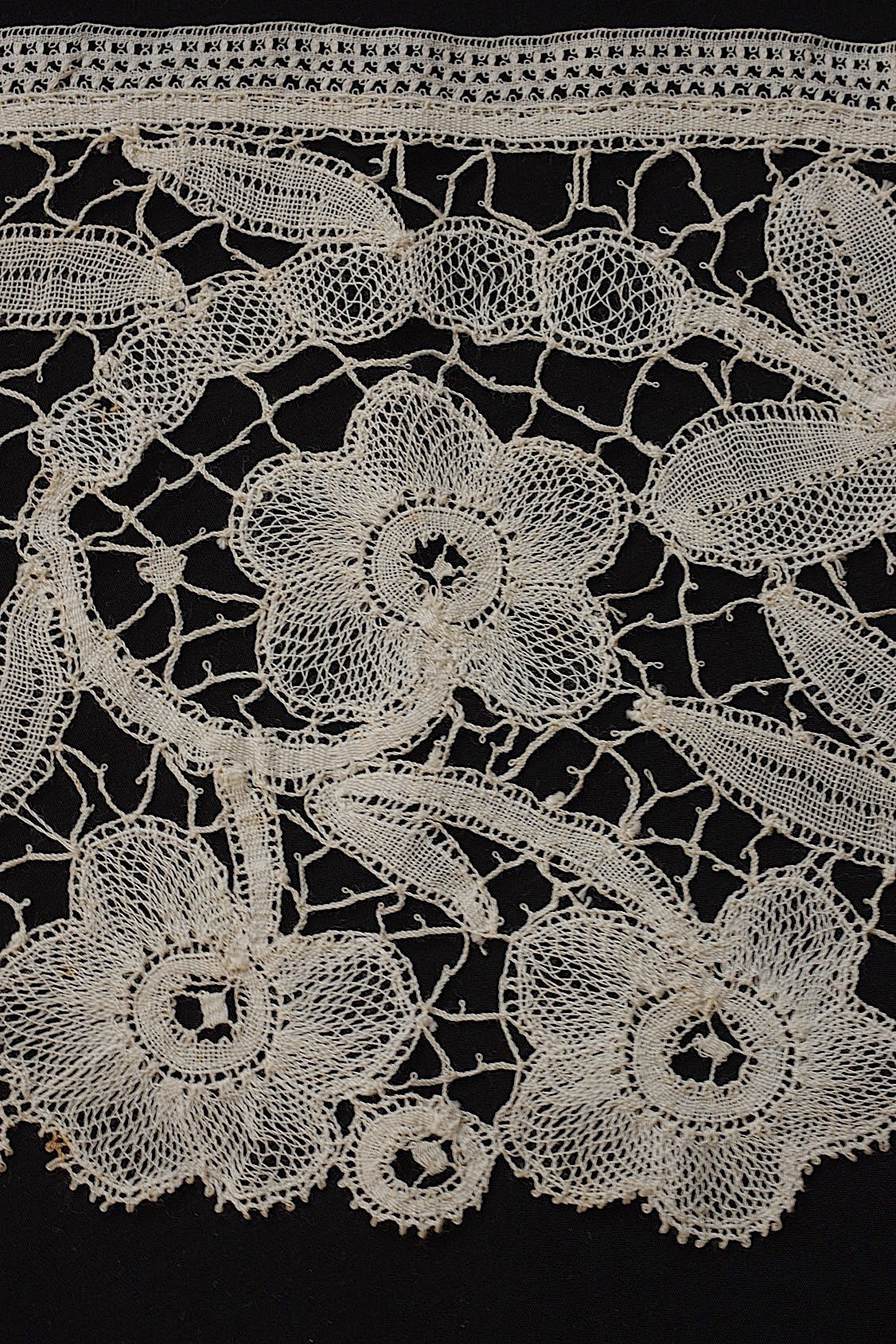 アンティークレース　dentelle ancienne ボビンレース