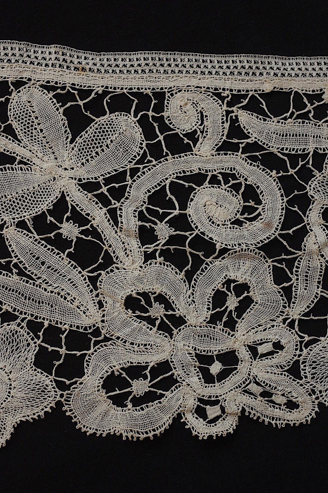 アンティークレース　dentelle ancienne ボビンレース