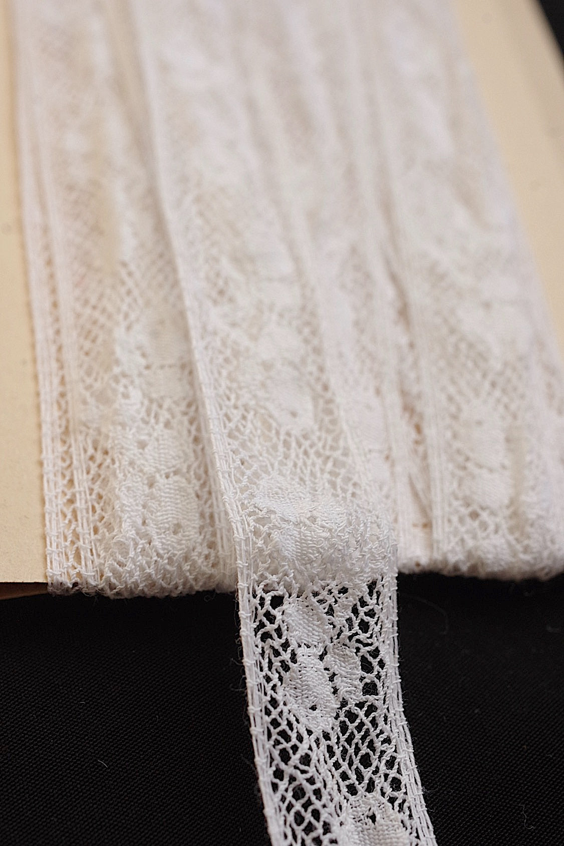 アンティークレース　dentelle ancienne ２種