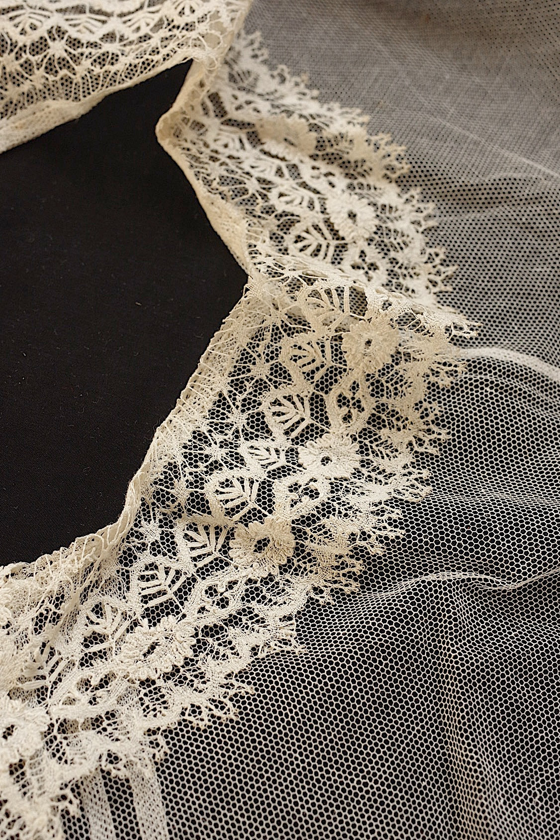 アンティークレース　dentelle ancienne plastron 2つ