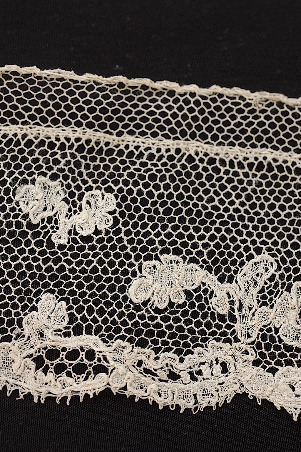 アンティークレース　dentelle ancienne 　２種