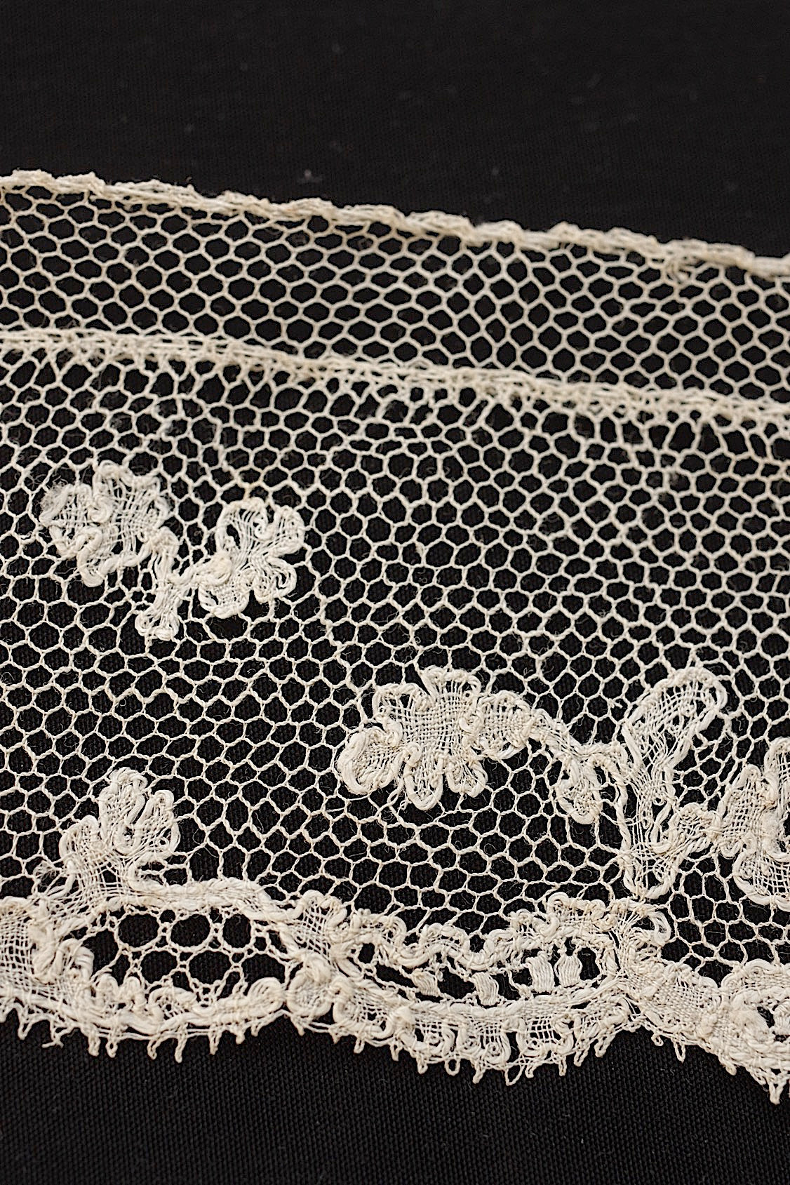 アンティークレース　dentelle ancienne 　２種