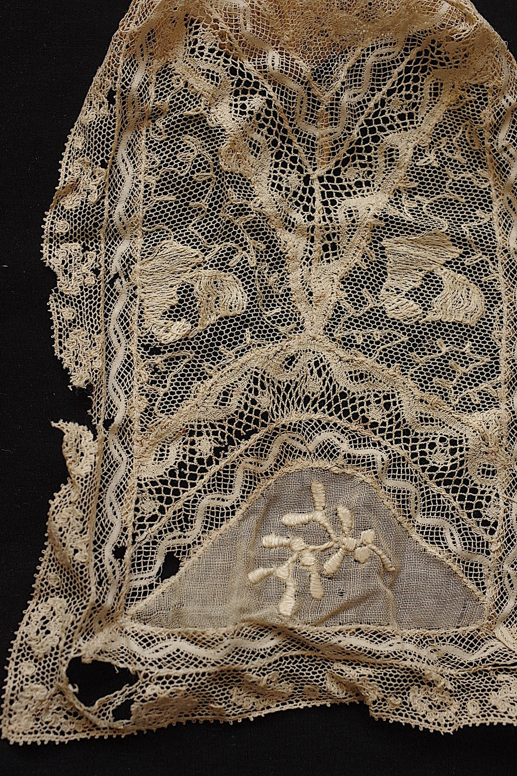 アンティークレース　dentelle ancienne 　ハギレ２種