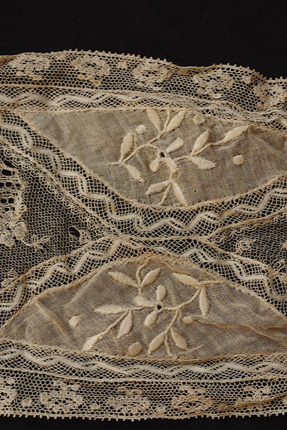 アンティークレース　dentelle ancienne 　ハギレ２種