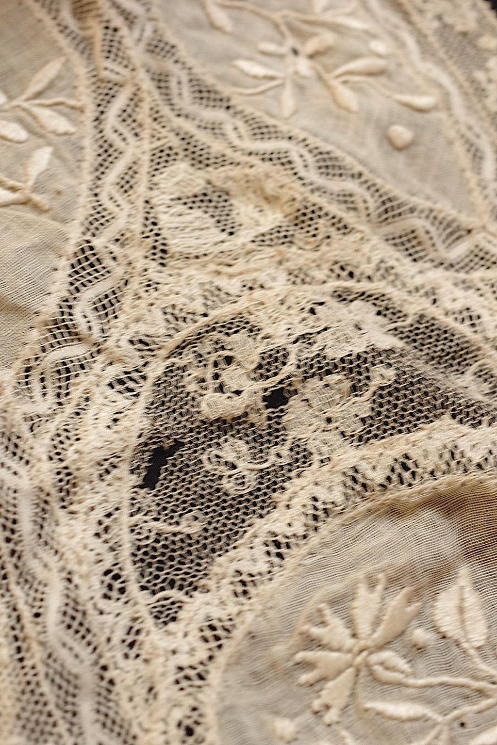 アンティークレース　dentelle ancienne 　ハギレ２種