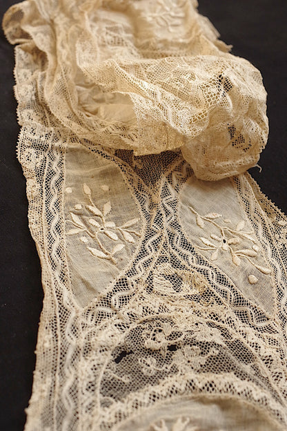 アンティークレース　dentelle ancienne 　ハギレ２種