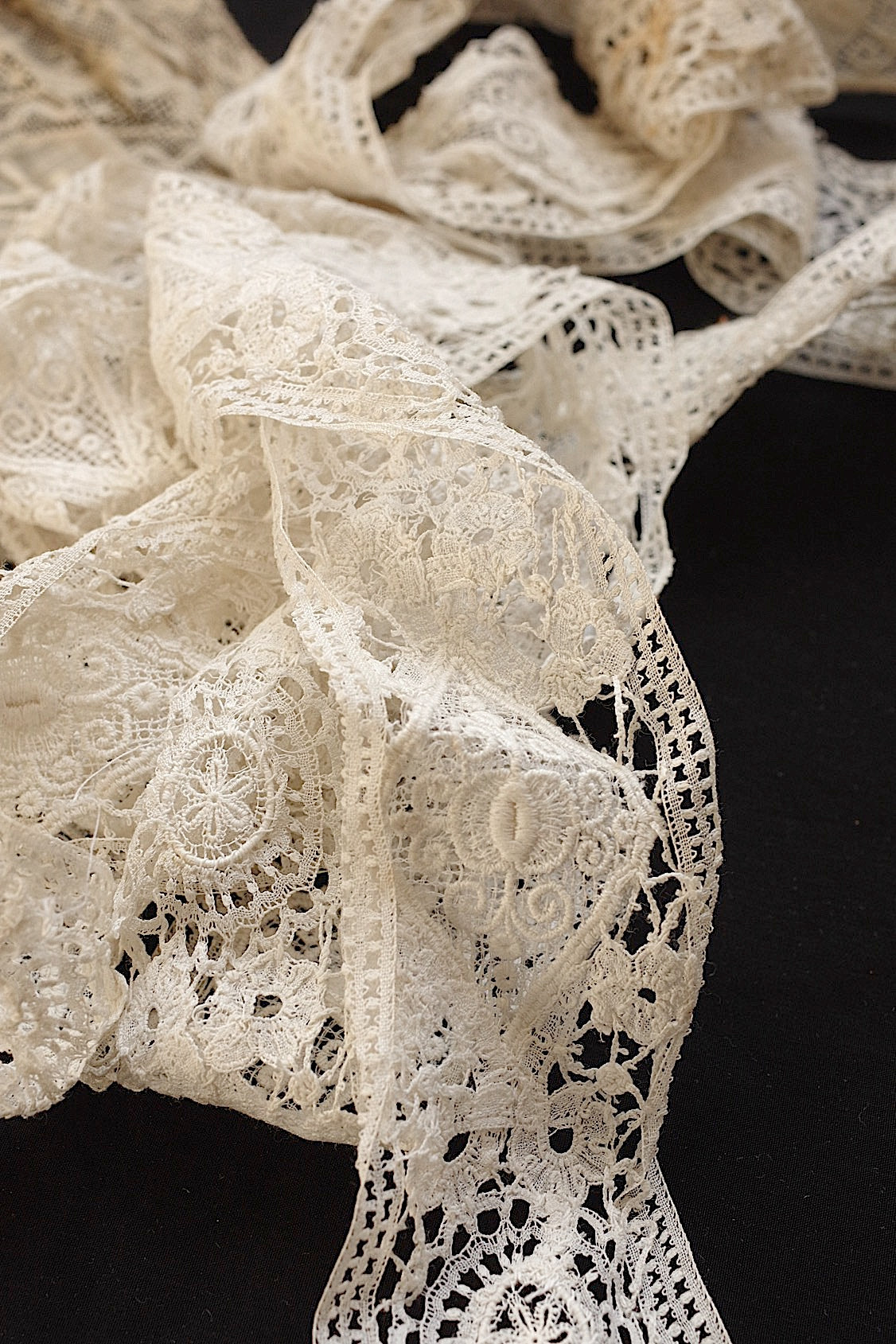 アンティークレース　dentelle ancienne 　ハギレ２種