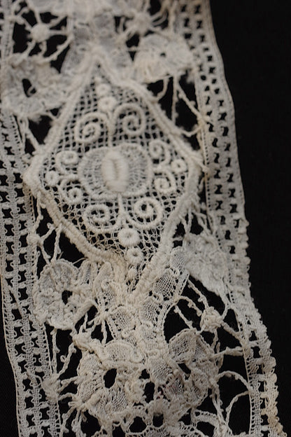 アンティークレース　dentelle ancienne 　ハギレ２種