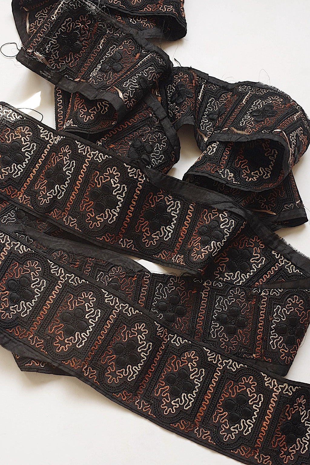 アンティークレース　dentelle ancienne 　刺繍テープ