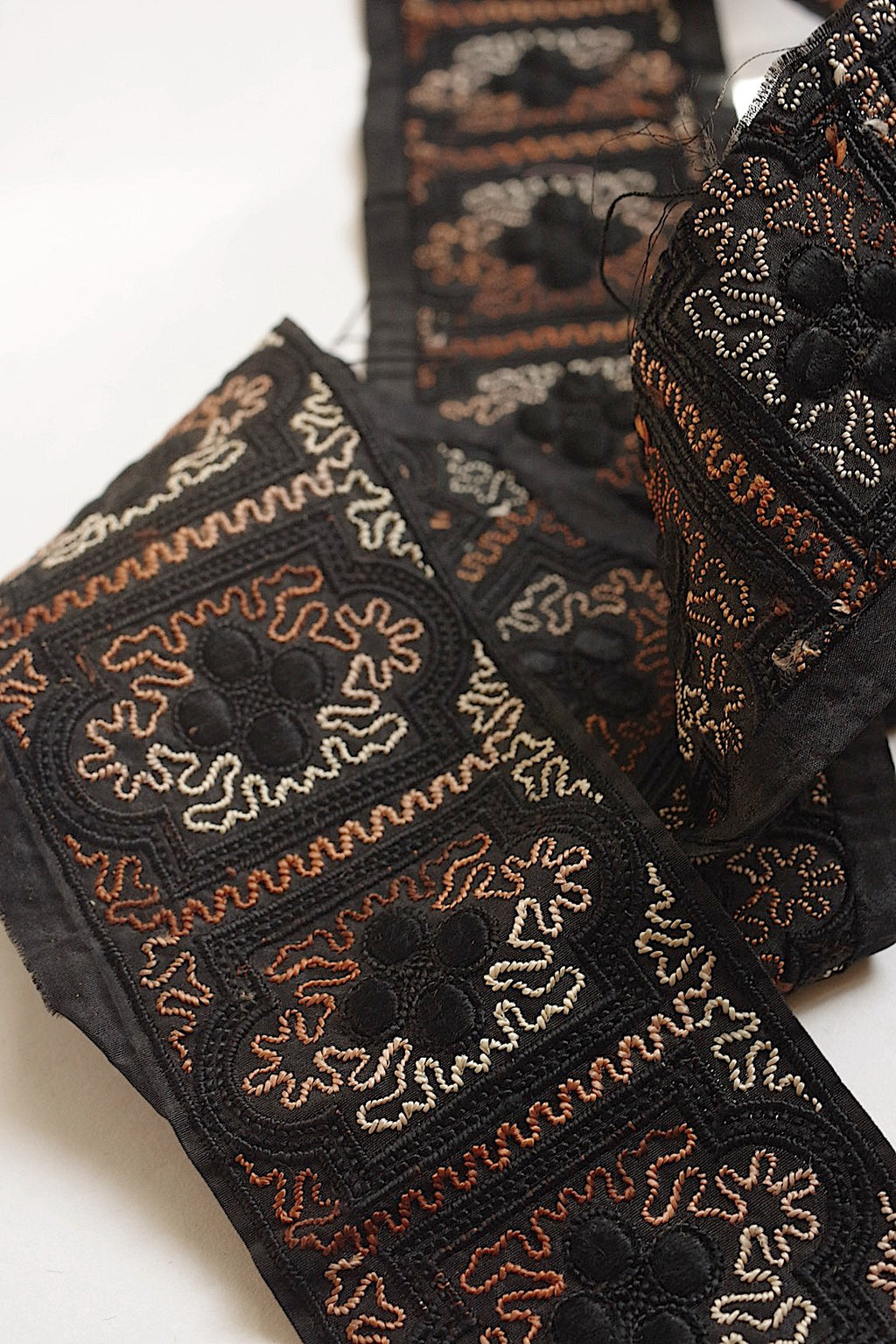 アンティークレース　dentelle ancienne 　刺繍テープ