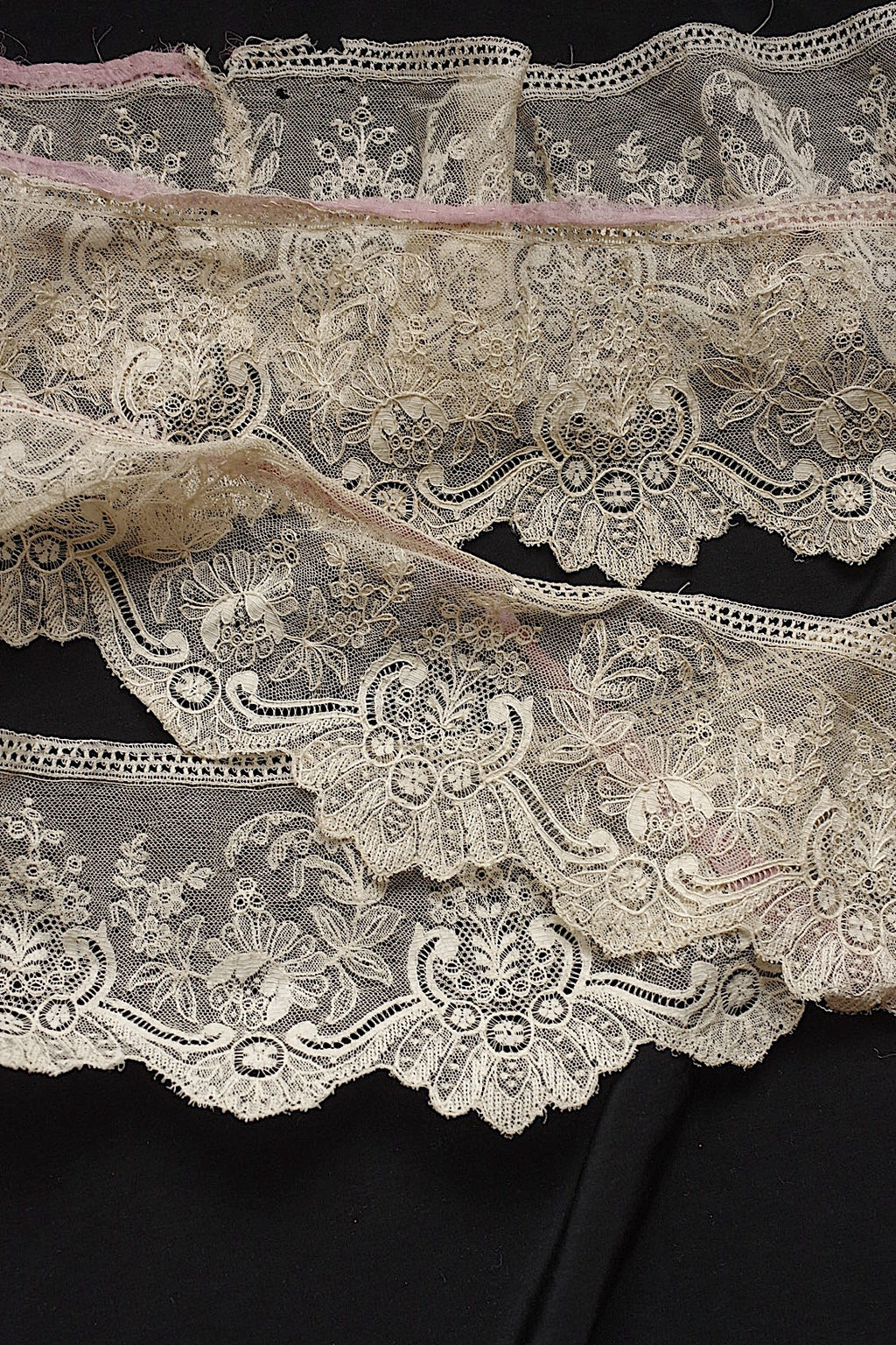 アンティークレース　dentelle ancienne 132cm+140cm
