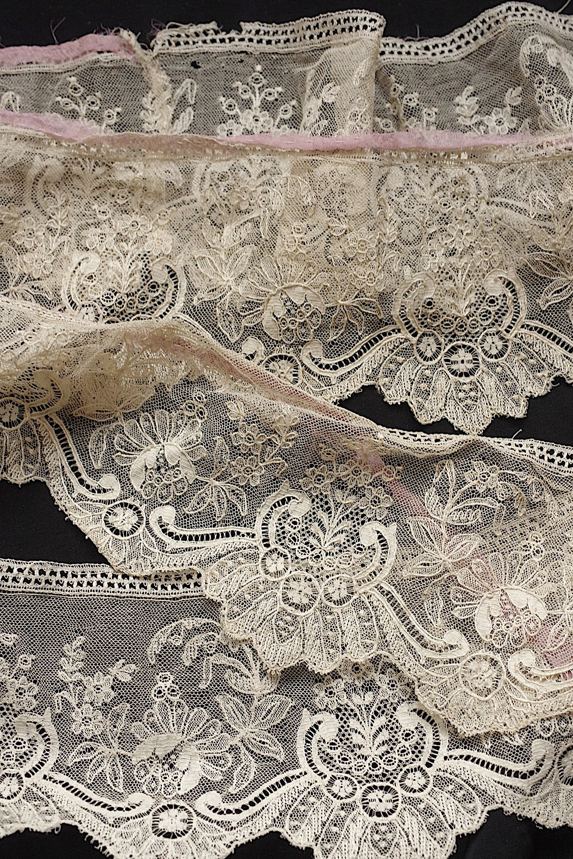 アンティークレース　dentelle ancienne 132cm+140cm