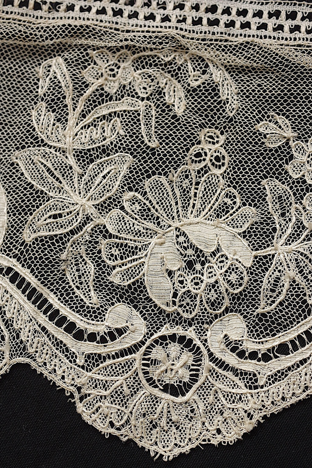 アンティークレース　dentelle ancienne 132cm+140cm