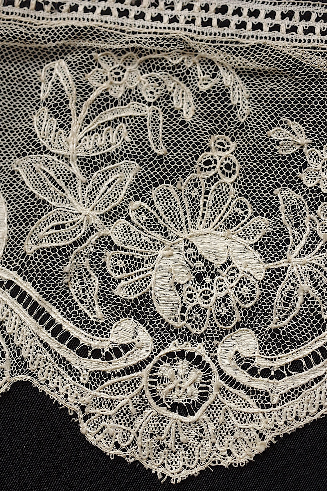 アンティークレース　dentelle ancienne 132cm+140cm