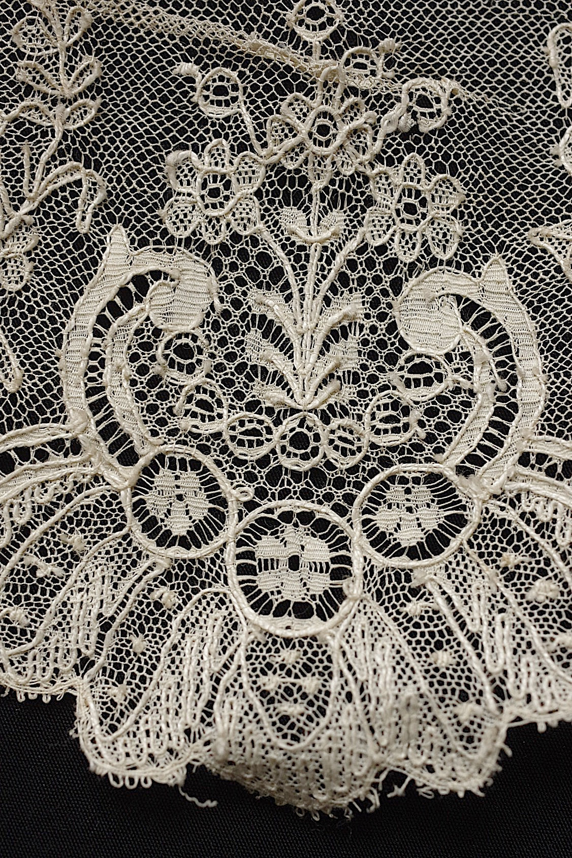 アンティークレース　dentelle ancienne 132cm+140cm