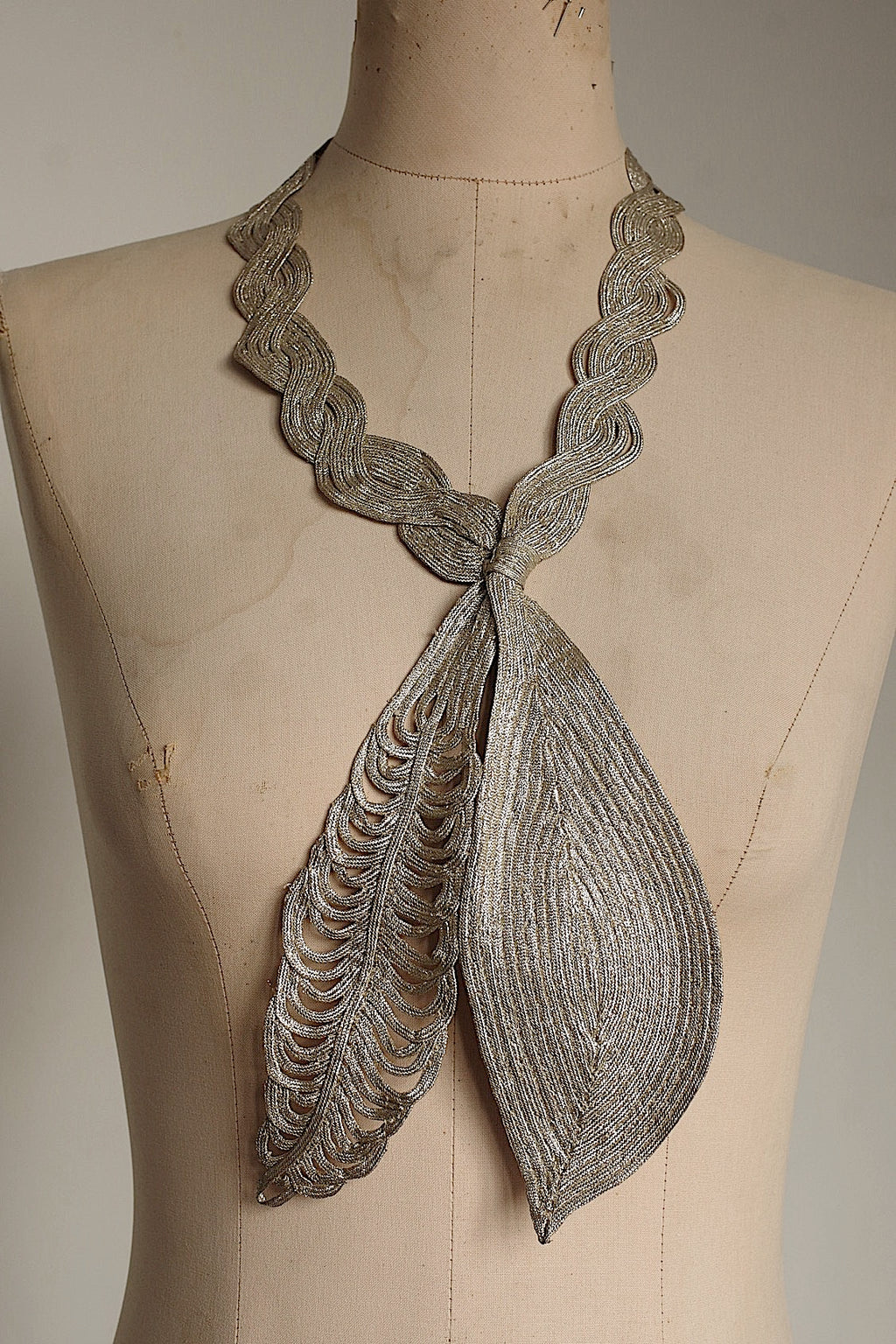 アンティークレース　dentelle ancienne 襟　タイ