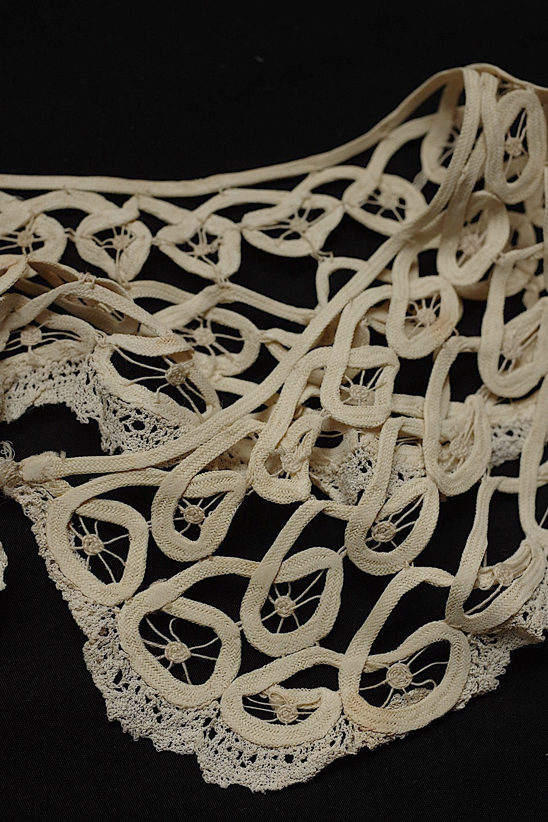 アンティークレース　dentelle ancienne 襟　タイ