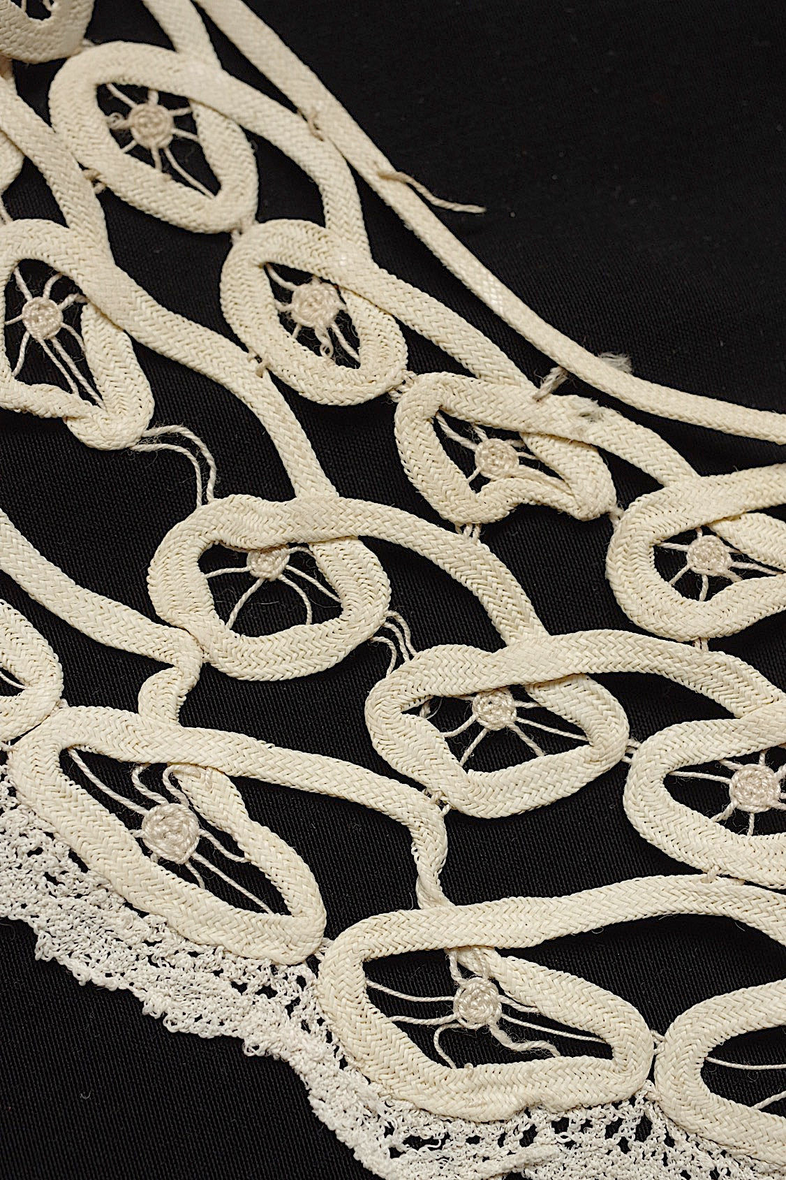 アンティークレース　dentelle ancienne 襟　タイ