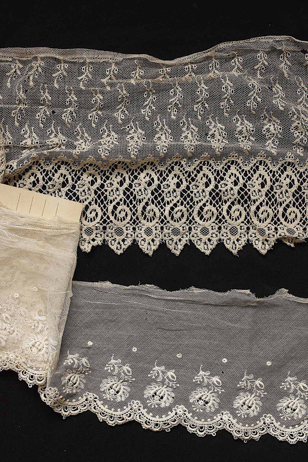 アンティークレース　dentelle ancienne ２種