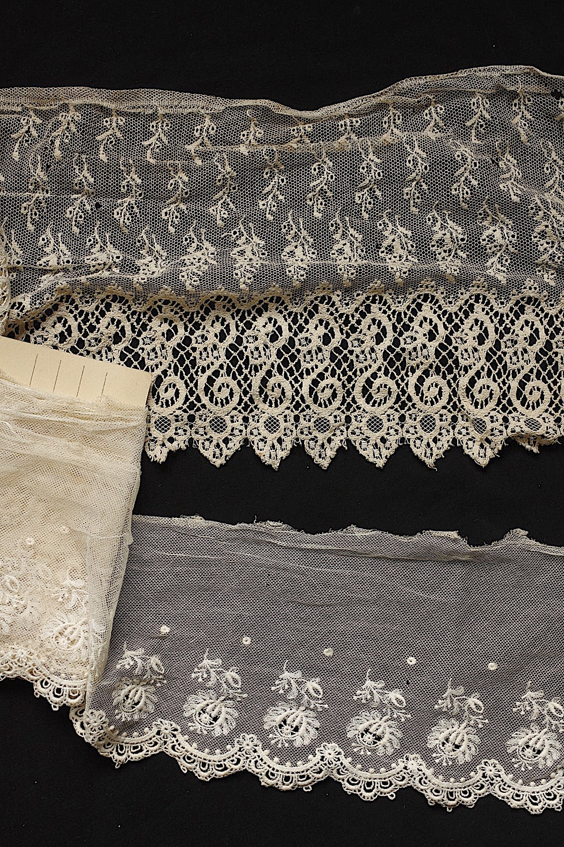 アンティークレース　dentelle ancienne ２種