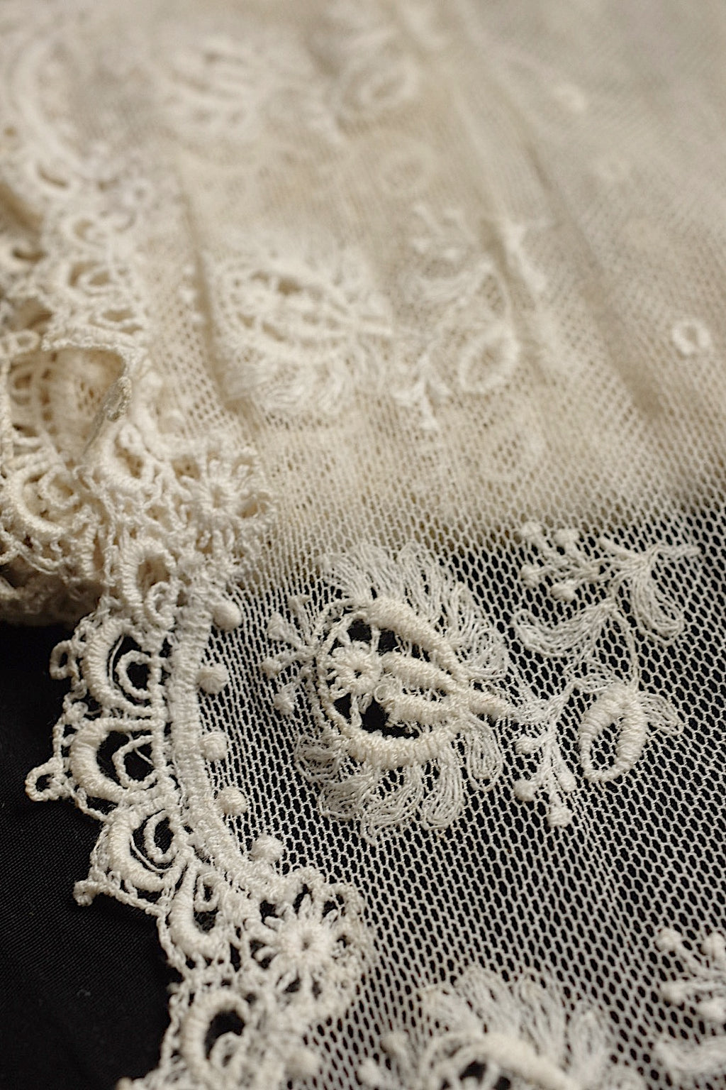 アンティークレース　dentelle ancienne ２種