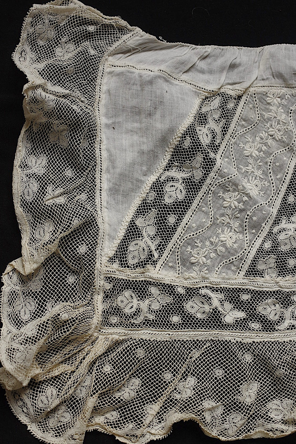 アンティークレース　dentelle ancienne　プリーツ　刺繍