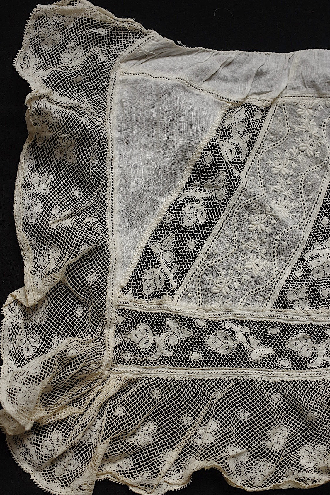 アンティークレース　dentelle ancienne　プリーツ　刺繍