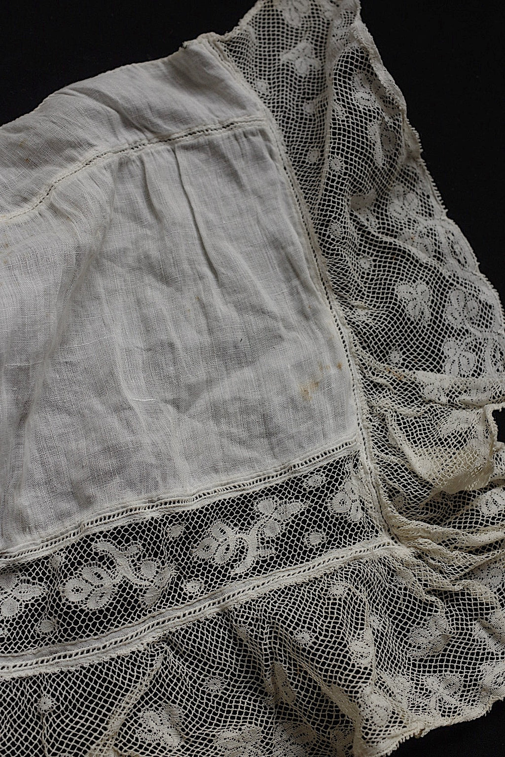 アンティークレース　dentelle ancienne　プリーツ　刺繍