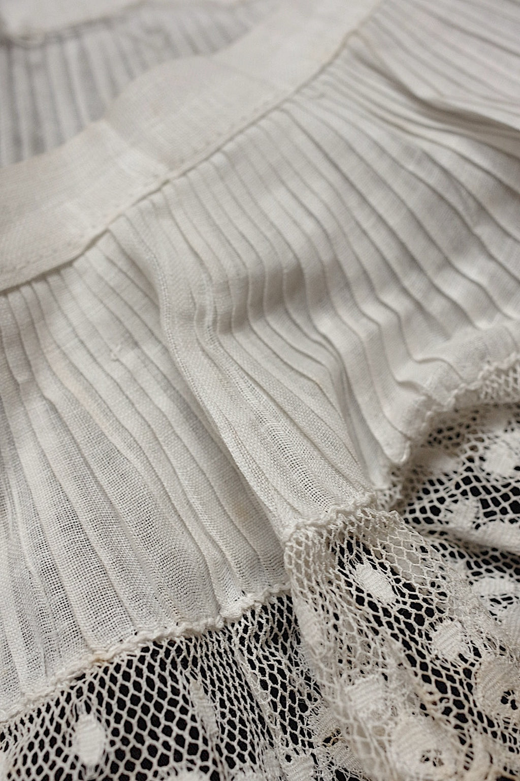 アンティークレース　dentelle ancienne　プリーツ　刺繍