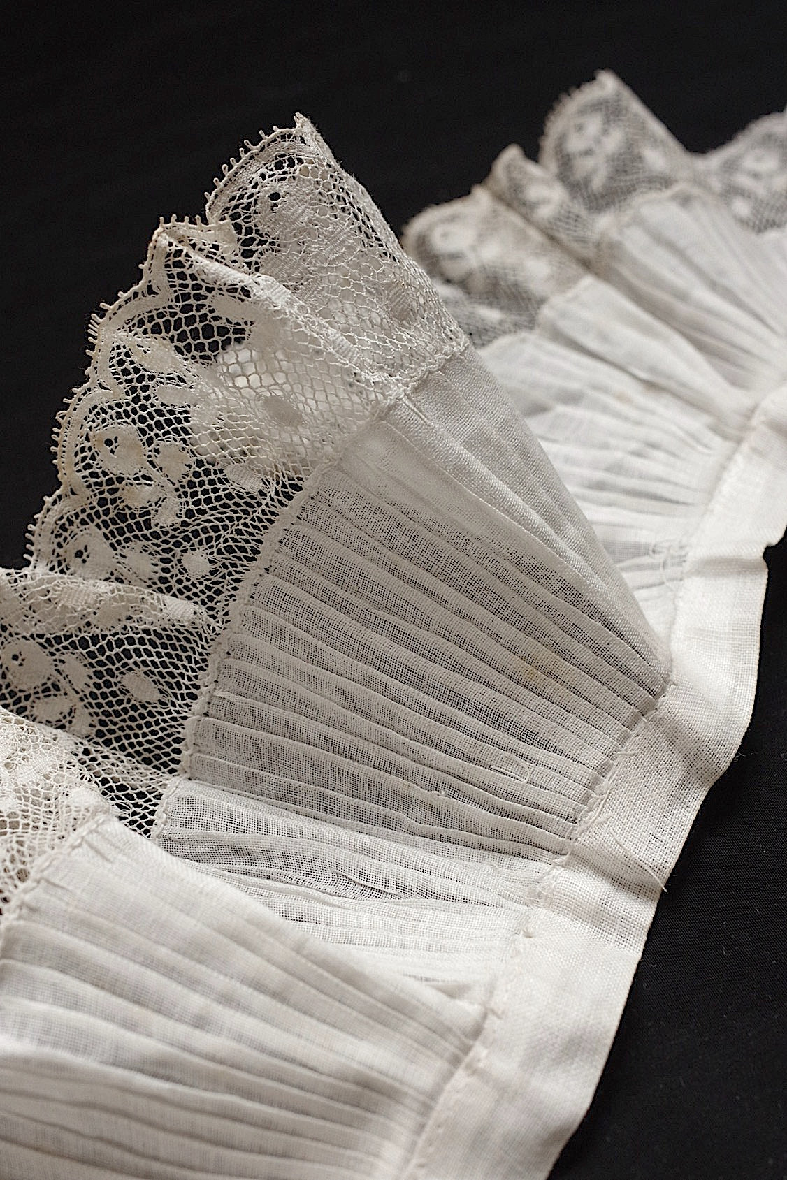 アンティークレース　dentelle ancienne　プリーツ　刺繍