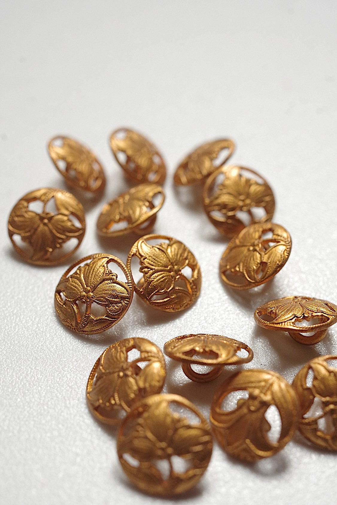 アンティークボタン　boutons antique lots 1　 15個