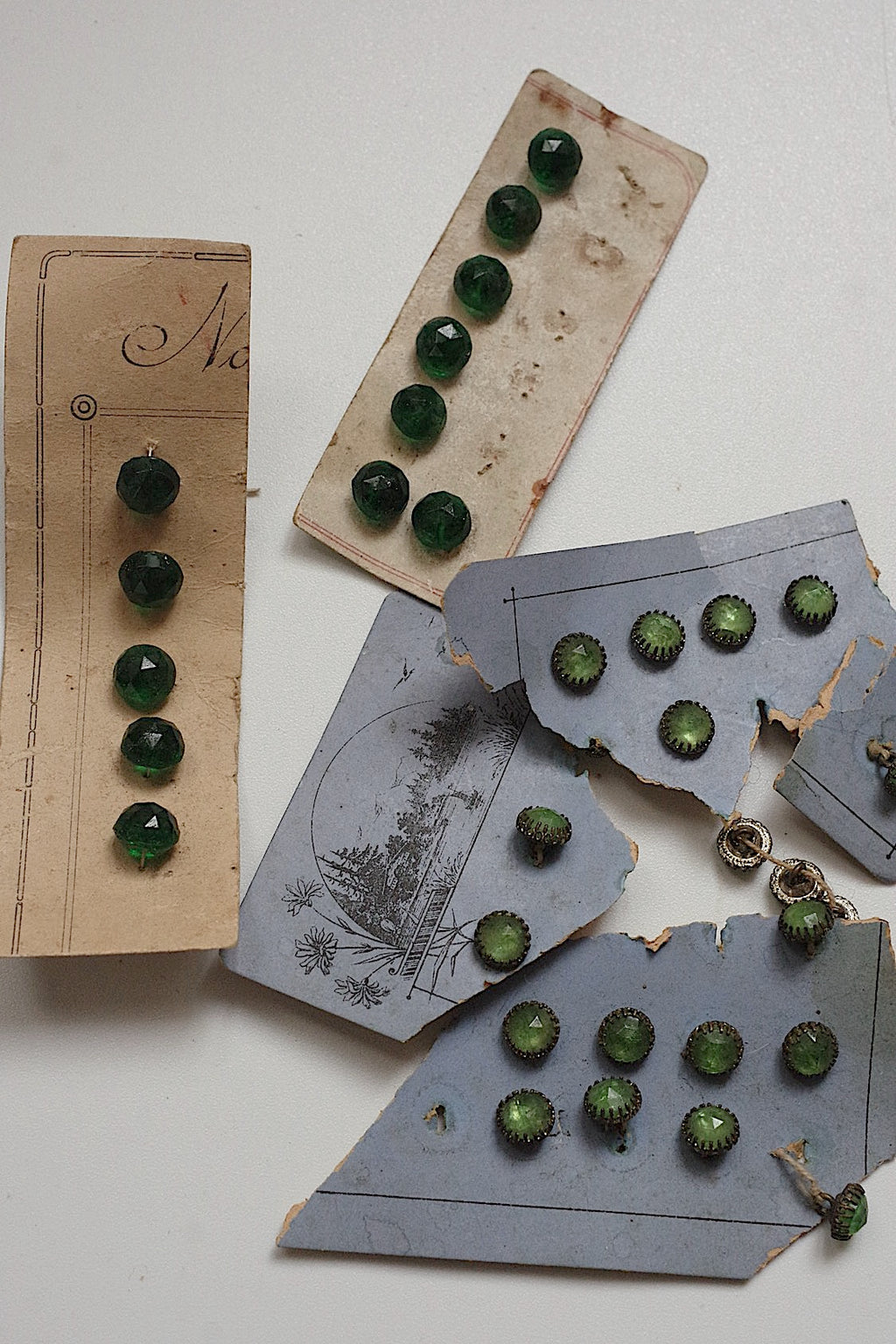 Boutons anciens, lot de 3 boutons anciens, 2 de couleur verte