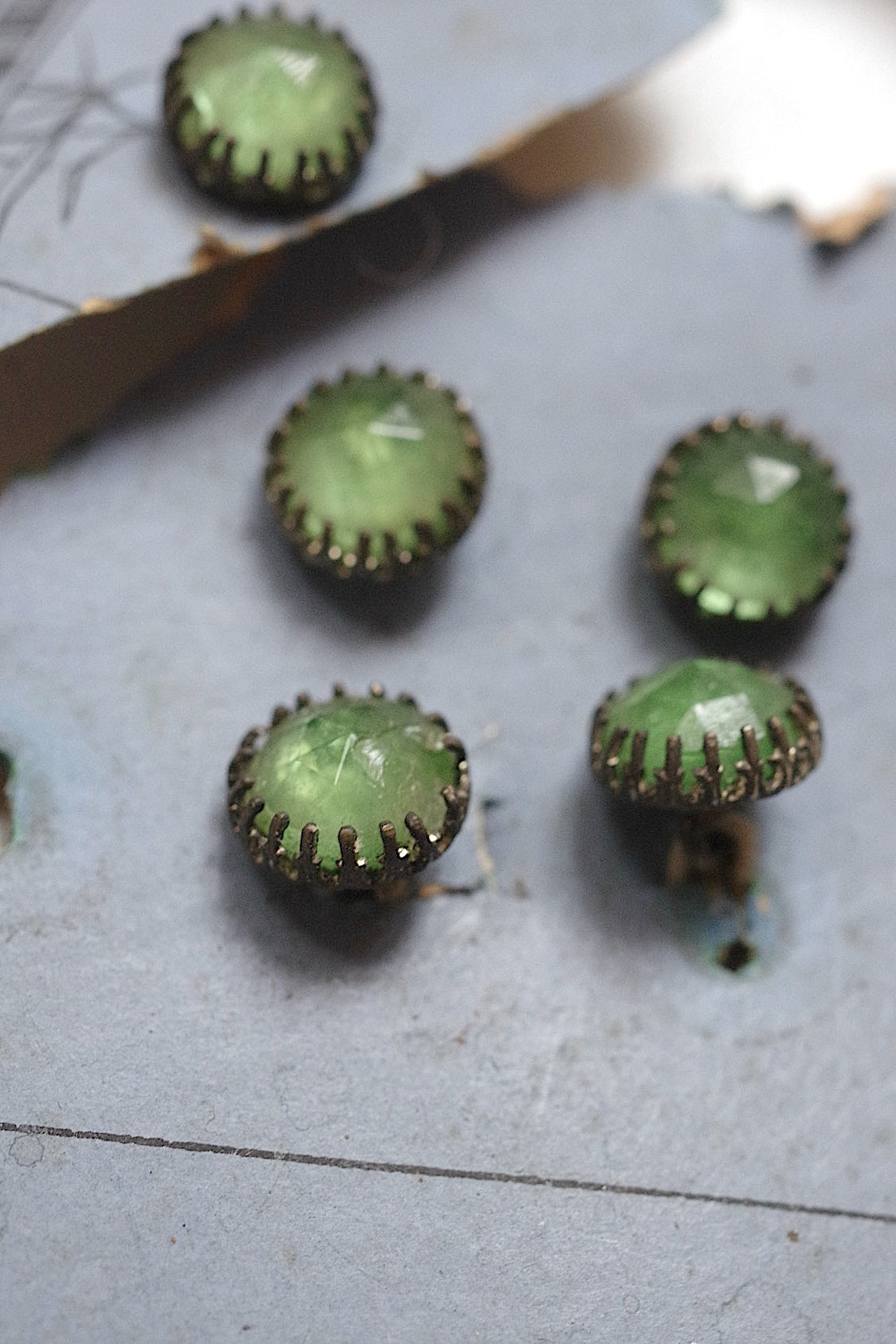 アンティークボタン　boutons antique lots3　グリーン２種