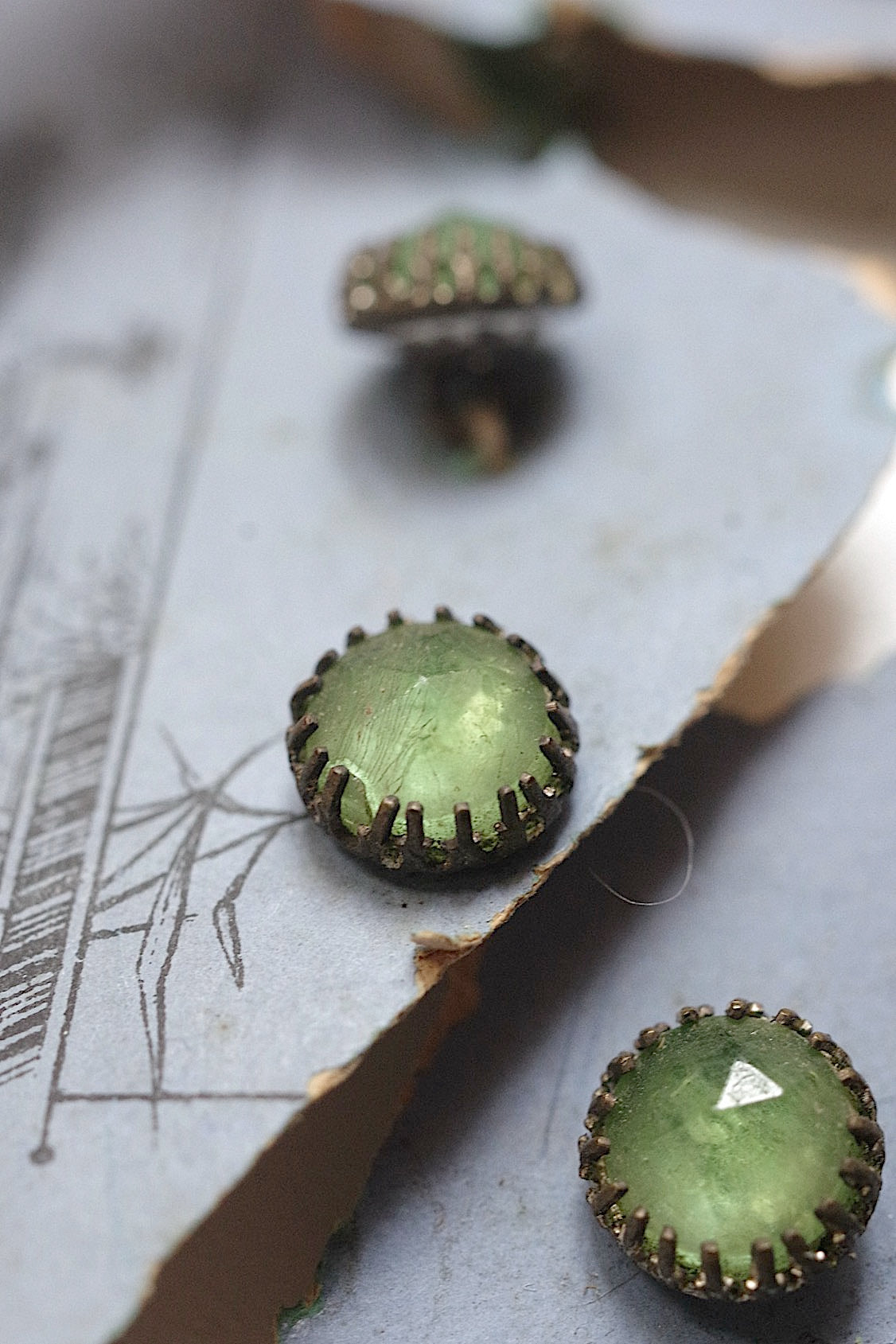 アンティークボタン　boutons antique lots3　グリーン２種