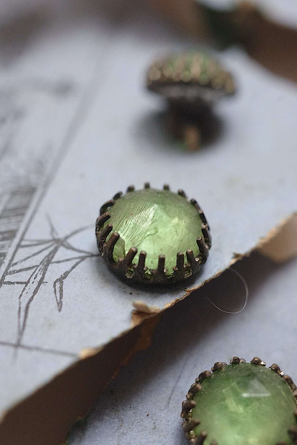 アンティークボタン　boutons antique lots3　グリーン２種