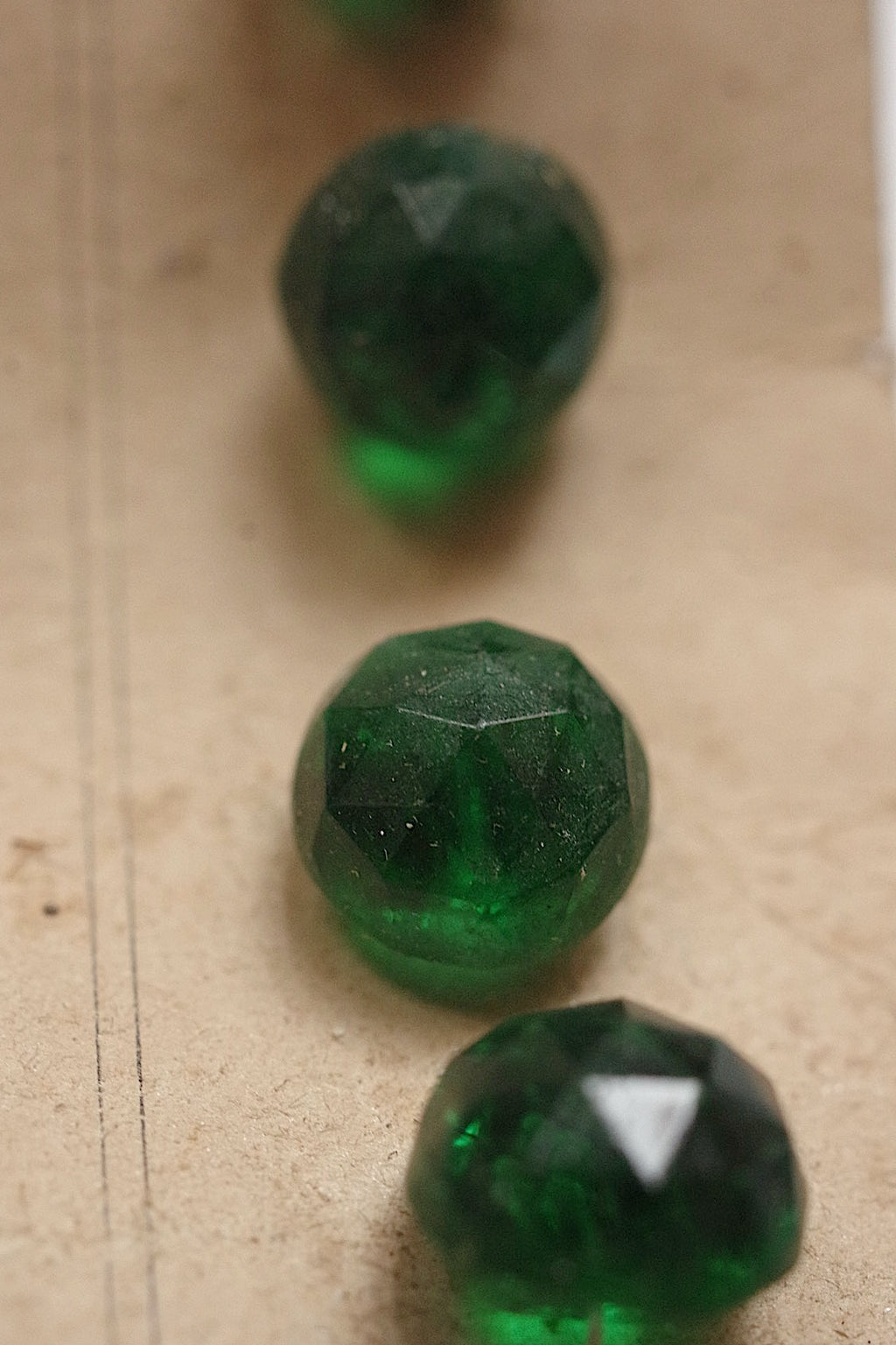 Boutons anciens, lot de 3 boutons anciens, 2 de couleur verte