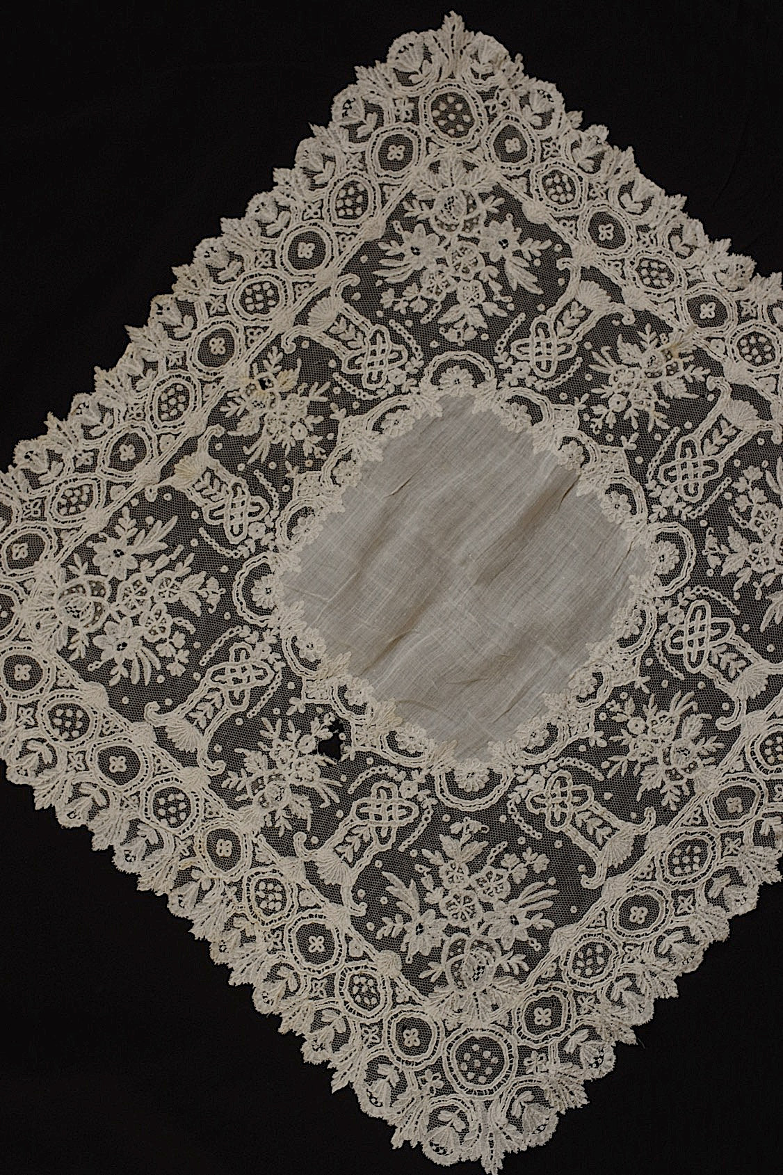 アンティークレース　dentelle ancinne ハンカチ