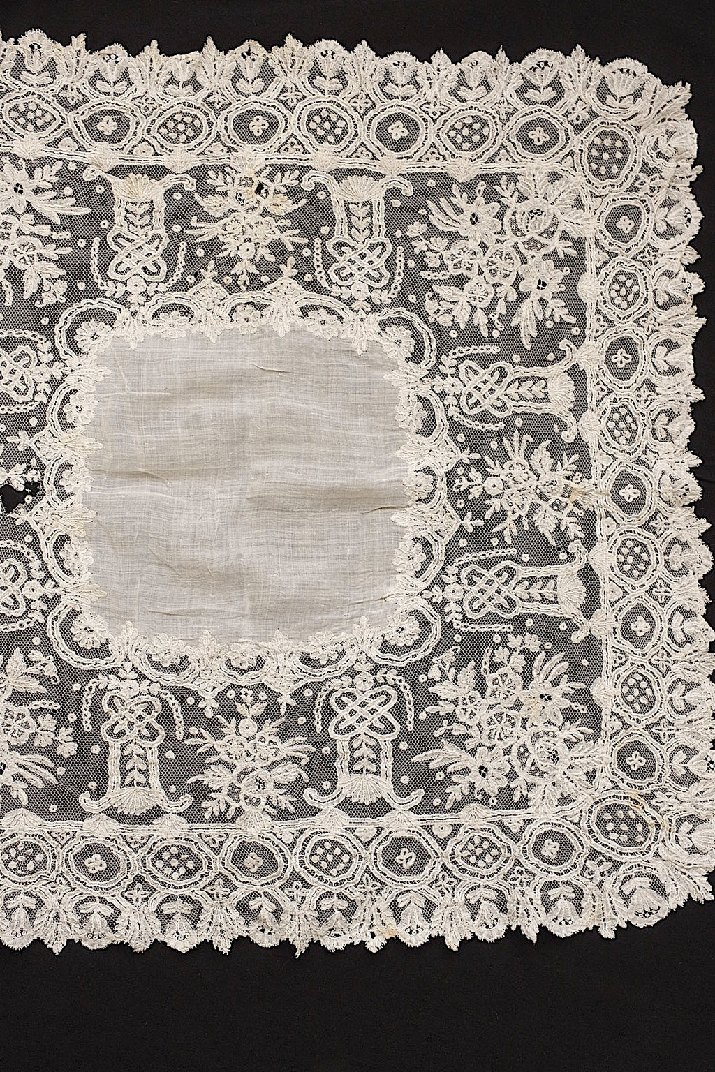 Mouchoir ancien en dentelle dentelle ancinne