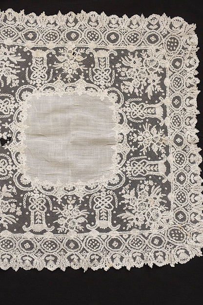 アンティークレース　dentelle ancinne ハンカチ