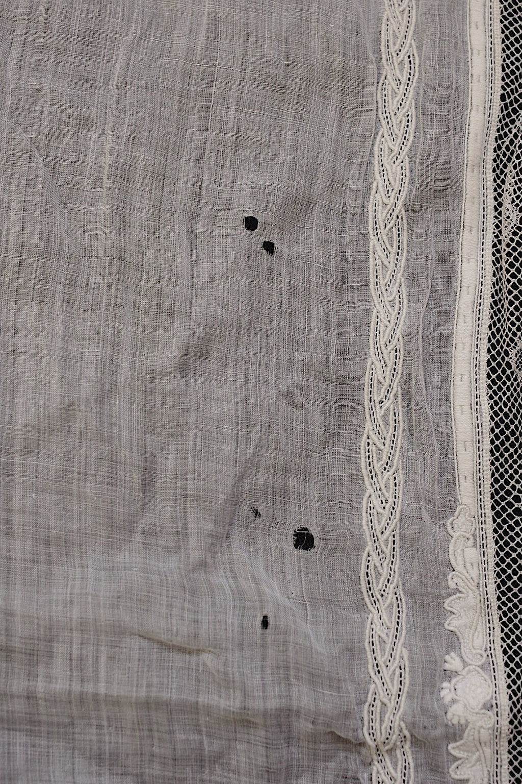 Antique lace dentelle ancinne for embroidered handkerchiefs