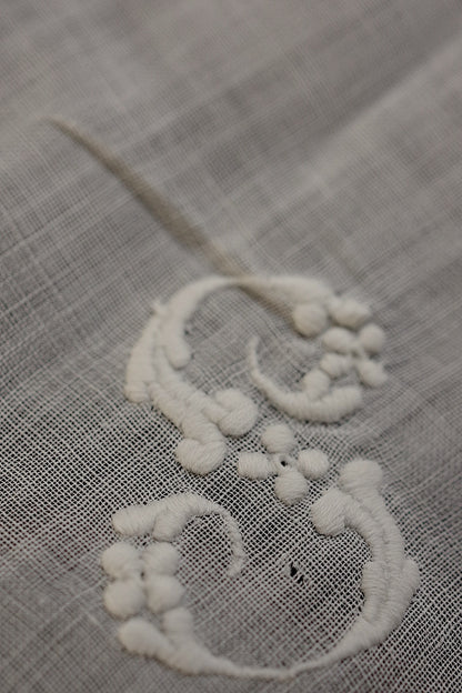 アンティークレース　dentelle ancinne 刺繍ハンカチ素材用